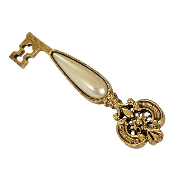 1928 Brand Gold Tone Faux Pearl Skeleton Key Brooch Pin L263 - Picture 3 of 7